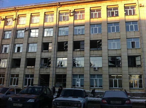 Выбило стекла в здании Южно-Уральского университета. Фото: очевидцев