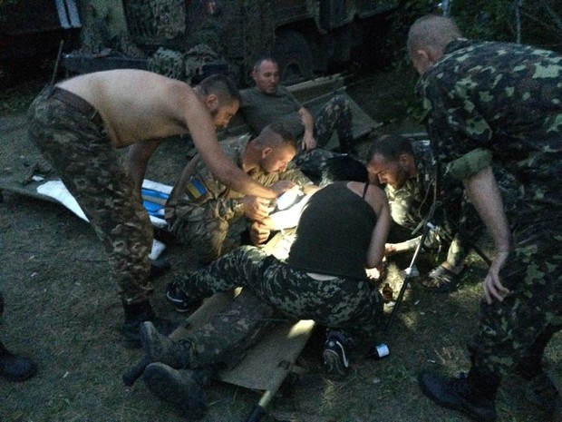 СМИ: Бойцы николаевской десантной бригады прорвали кольцо террористов в Луганской области и вывезли тяжелораненых в тыл / Гордон