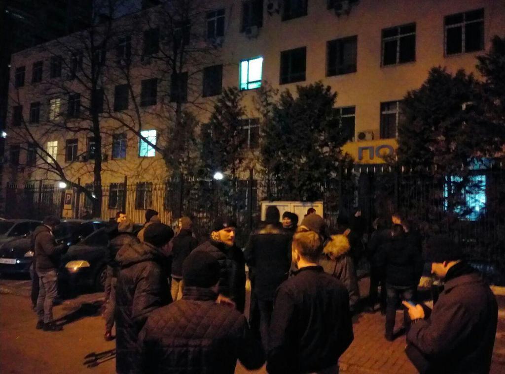 В Киеве скандал из-за фастфуда в Доме профсоюзов: на Майдане произошли стычки