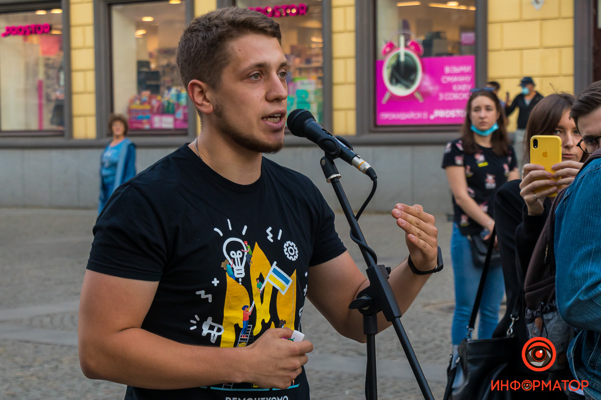 Один из организаторов Владислав Мельничук поприветствовал участников митинга