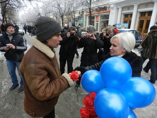 Депутат Верховной Рады Крыма Ольга Ковитиди подарила людям улыбки и 50 копеек