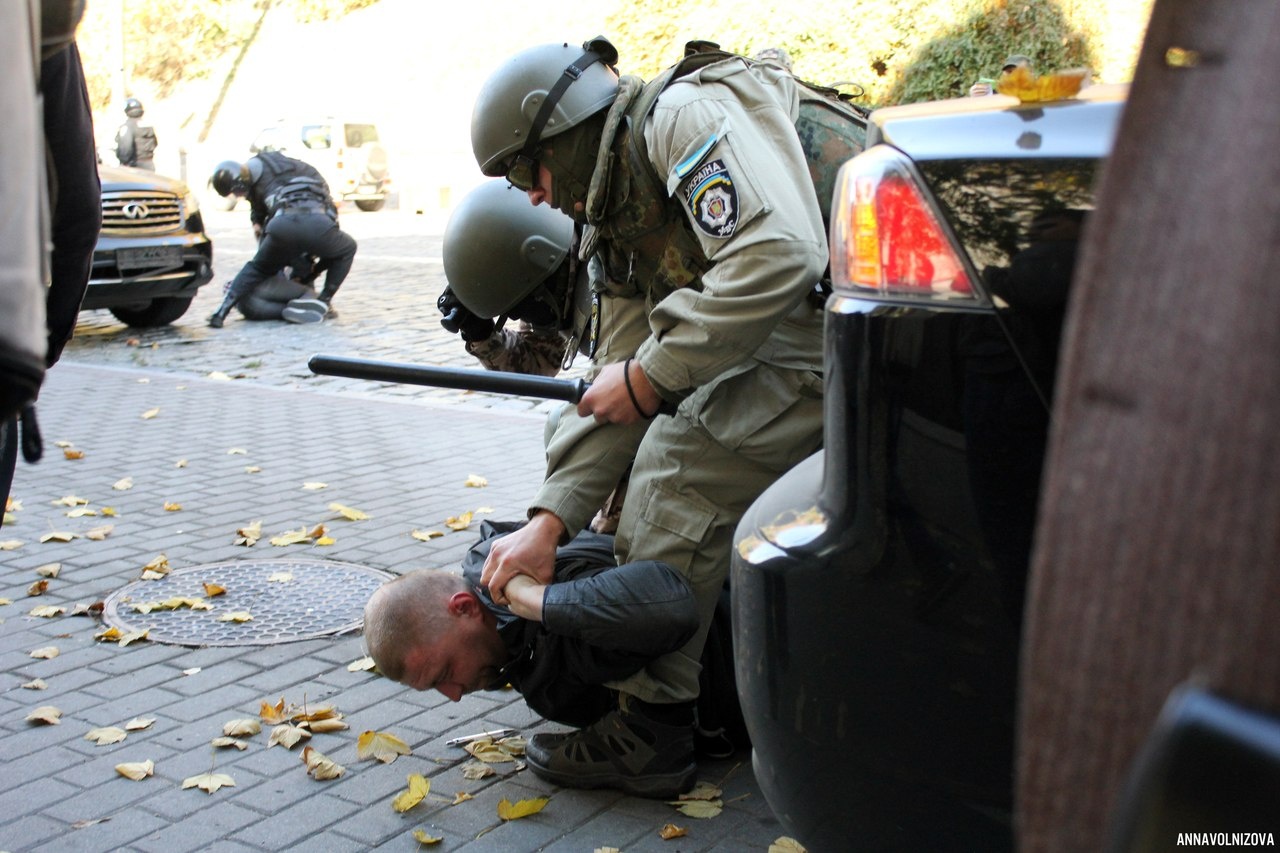 По данным активистов, задержания произошли после столкновений и не возле парламента. Фото: Р Е В А Н Ш / ВКонтакте