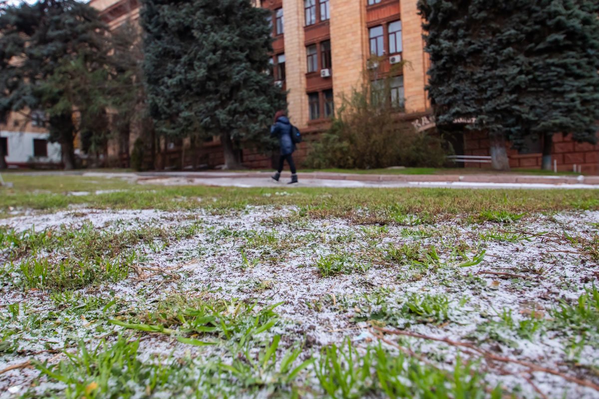 Снежок 1 выпавший ночью. Первый снег в городе. Снег в Минусинске сегодня. В Осинниках выпал снег сегодня. В Германии выпал снег.