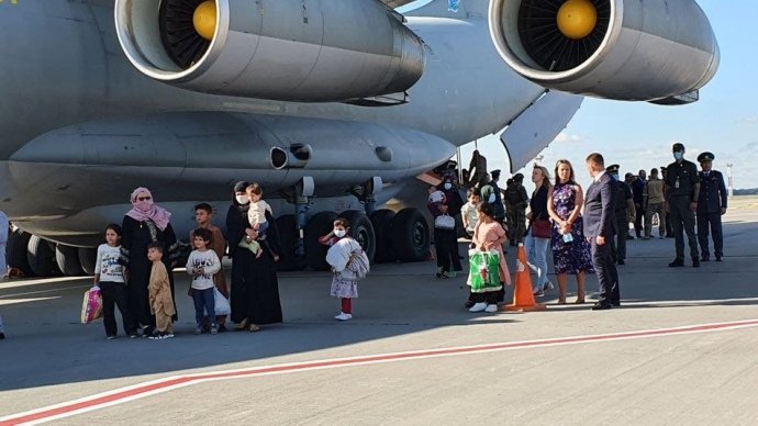 У "Борисполі" сів літак з евакуйованими з Афганістану, чекають ще на два