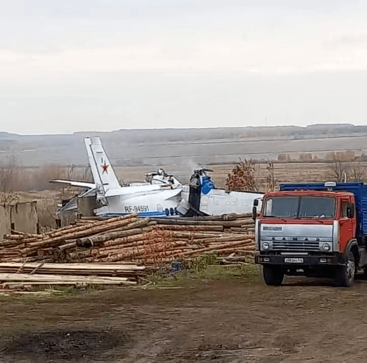 У Росії розбився літак із парашутистами: загинули 16 осіб