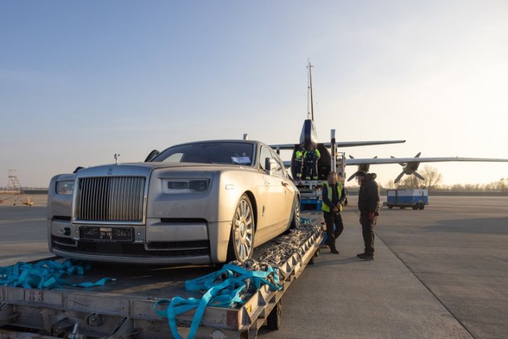 Авто за 1 млн євро: Україна передала Німеччині елітні машини шахраїв