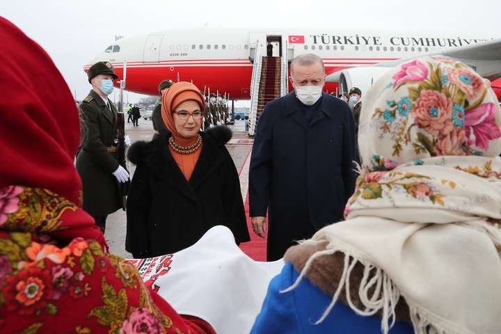 Ердоган прилетів до Києва та поділився очікуваннями від візиту