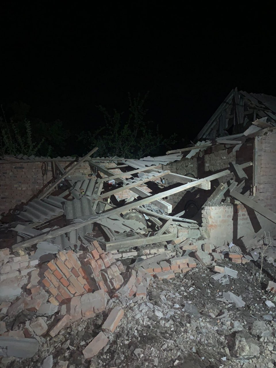 У Запорізькій області 21 населений пункт зазнав ворожих обстрілів: троє людей поранено (Фото)