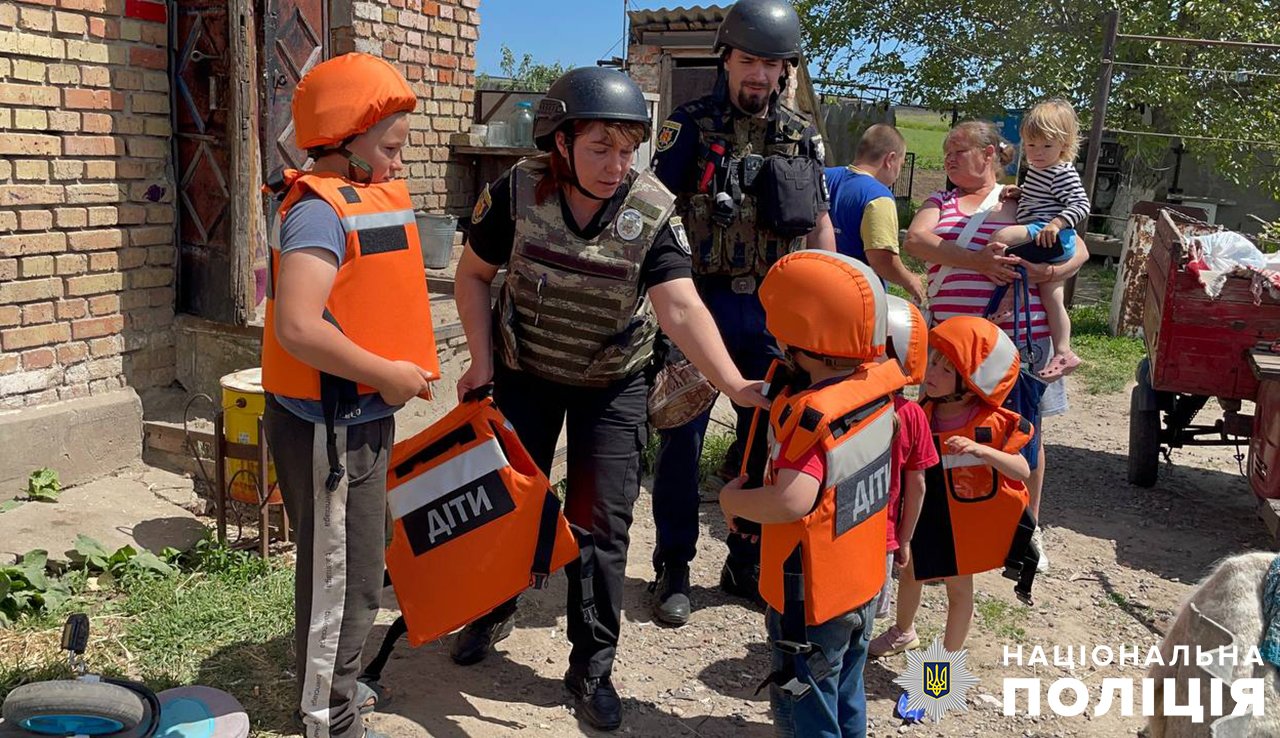 З прифронтового села на Запоріжжі евакуювали багатодітну родину