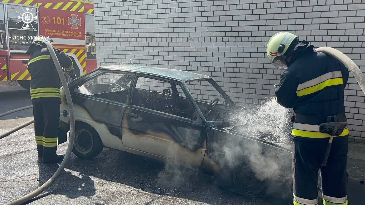 У Запоріжжі рятувальники ліквідували загоряння автомобіля
