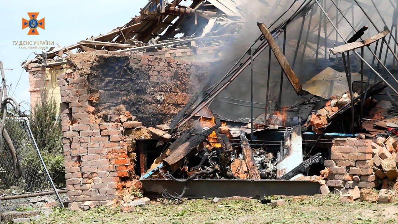 У Запорізькій області рятувальники ліквідували пожежу, яка виникла в результаті ворожих обстрілів
